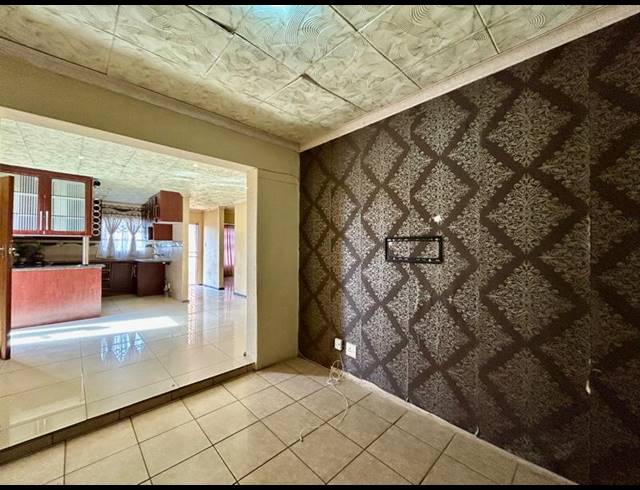 3 BEDROOM HOUSE FOR SALE IN KARENPARK